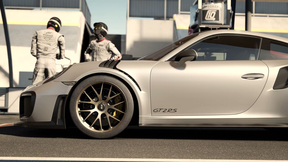 Site view of a Porsche 911 GT2 RS in the pit lane, FM7.
